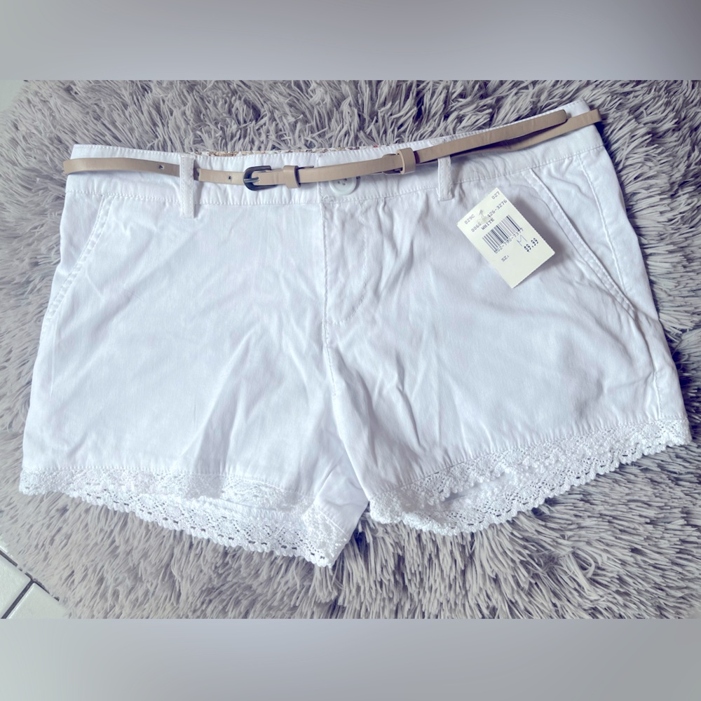 Brand new Ambiance Apparel white shorts - M